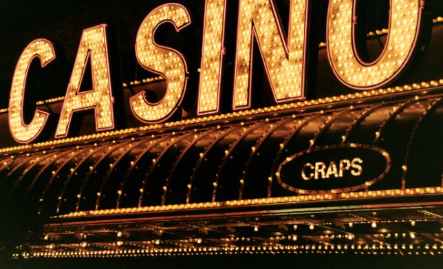 lapaktoto login live-dealer studio with multiple table games and professional dealers